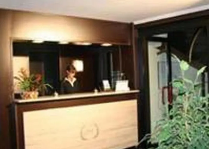Hotel De La Ville Central Latina